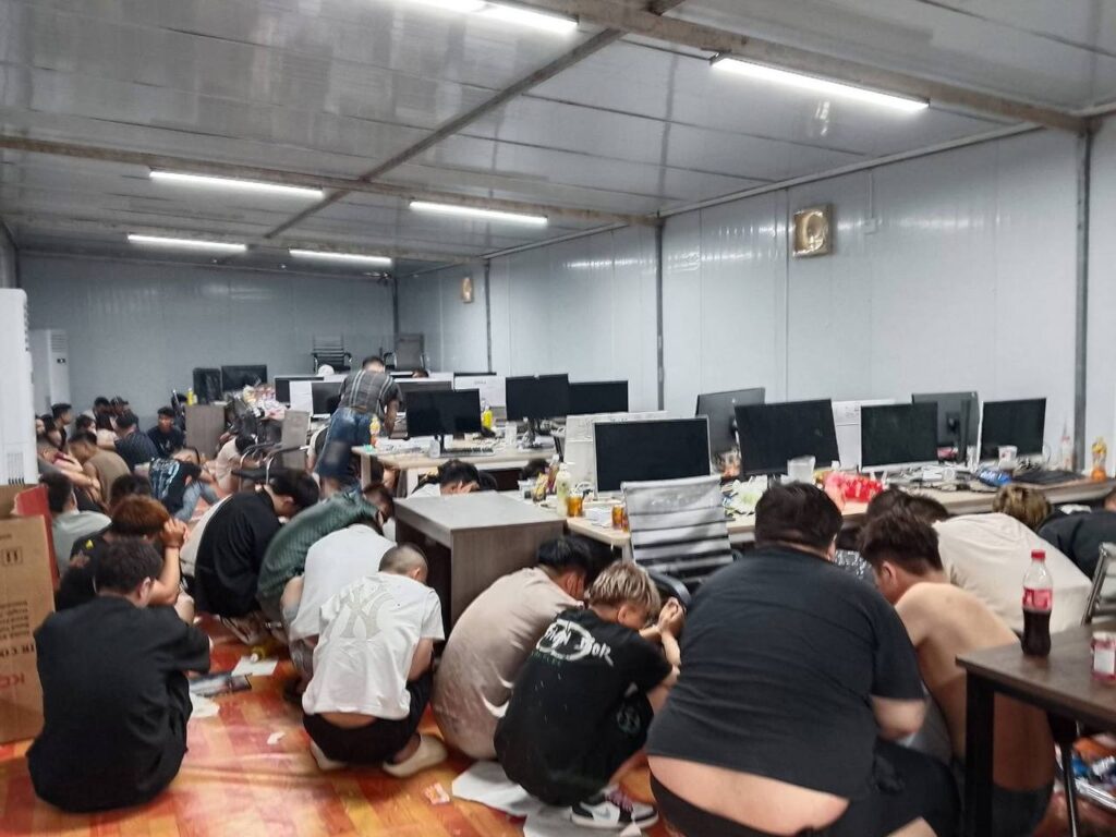 老挝万象公安总局警方在万象市塔銮努亚村抓获88名诈骗团伙成员-博彩技巧论坛-博彩策略网